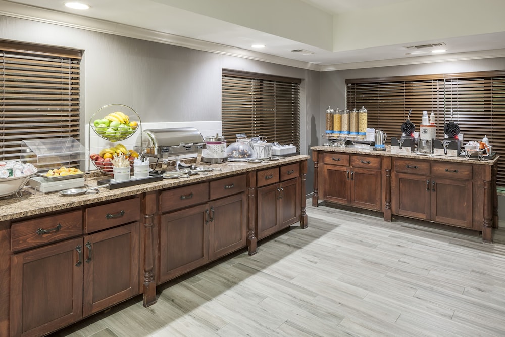 hampton inn austin nw near the domain