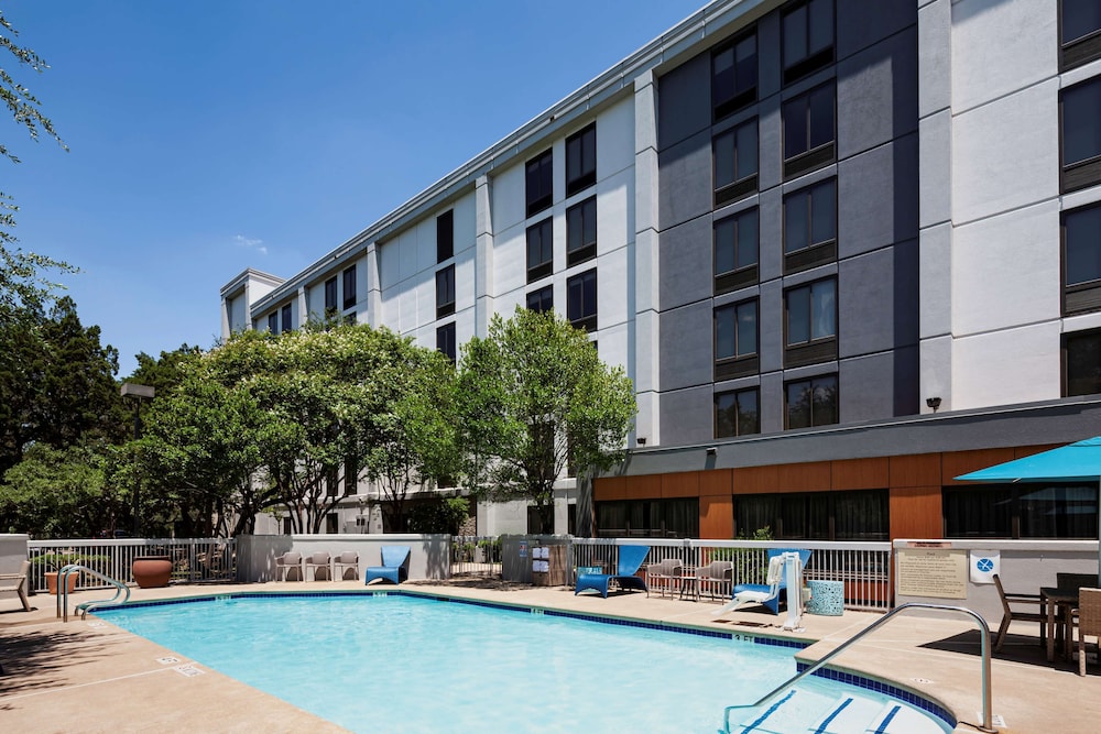 hampton inn austin nw near the domain