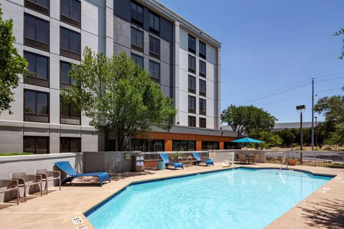 hampton inn austin nw near the domain