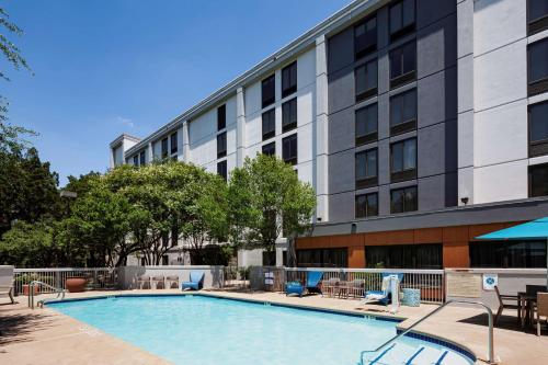 hampton inn austin nw near the domain