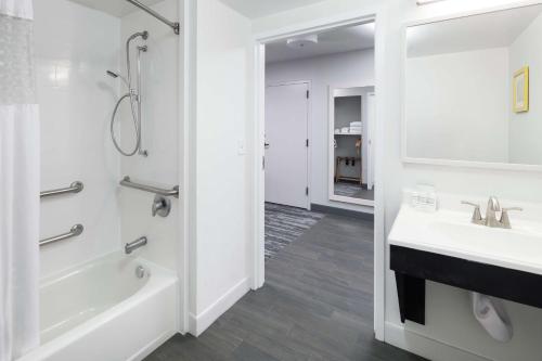 hampton inn austin nw near the domain