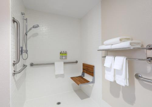 holiday inn express and suites austin round rock by ihg