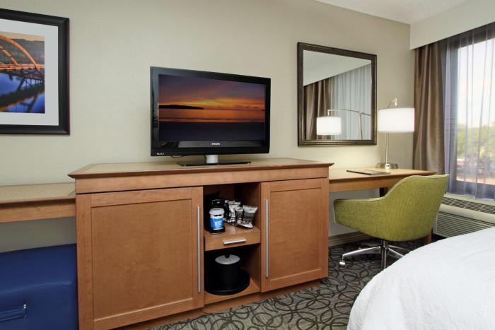 hampton inn austin airport area south