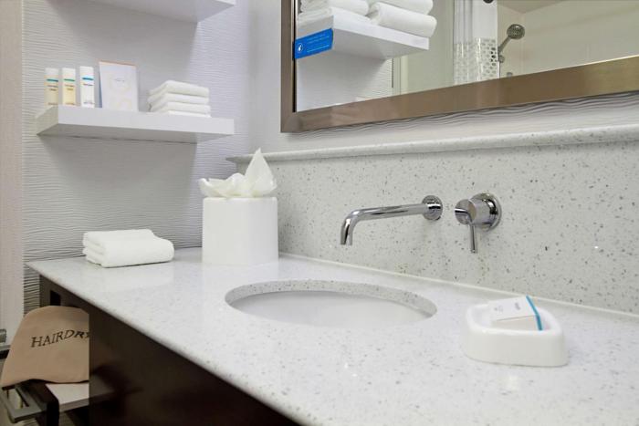 hampton inn austin airport area south