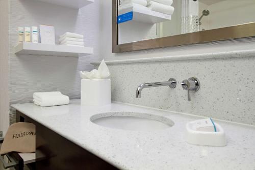 hampton inn austin airport area south