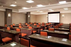 embassy suites by hilton austin arboretum