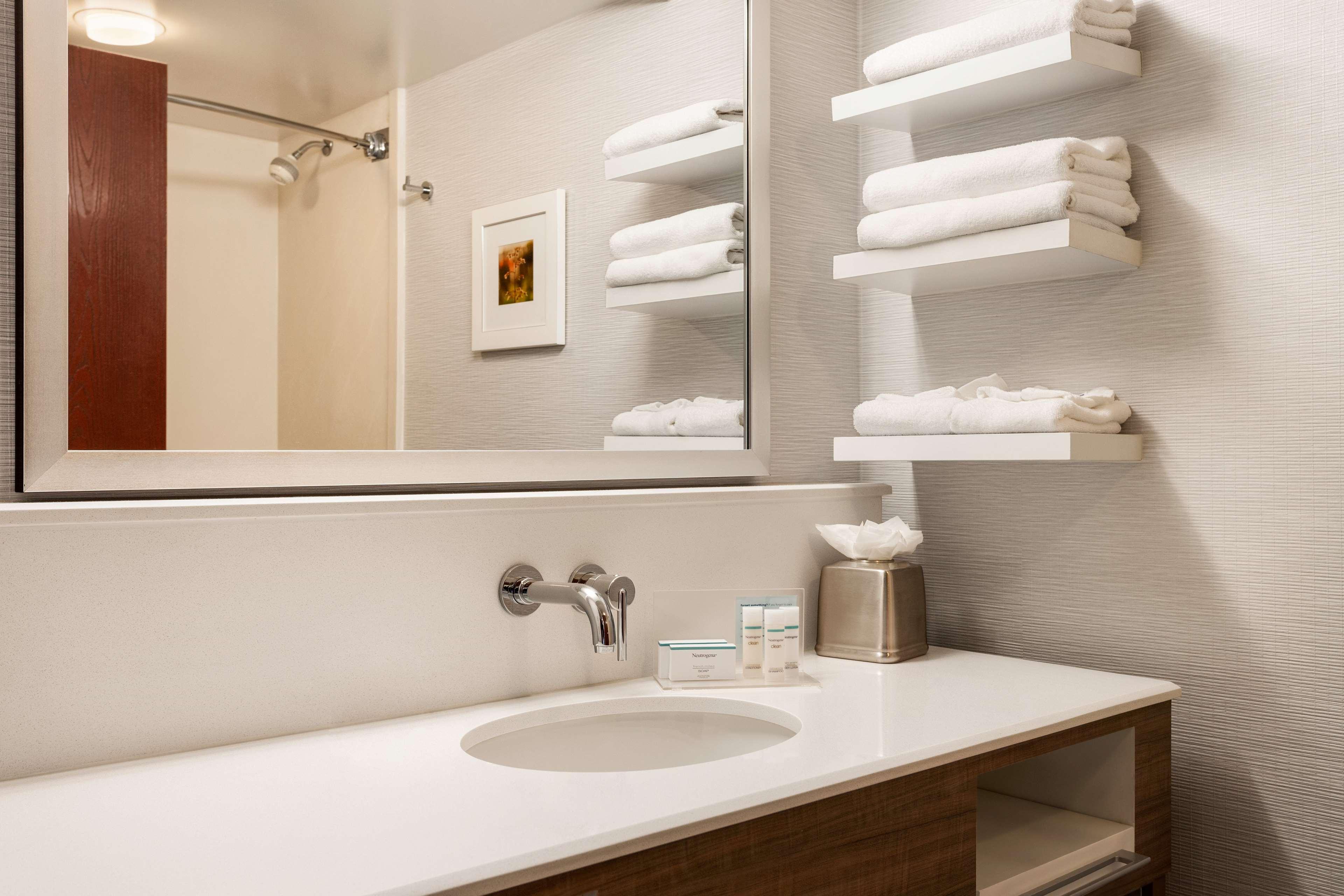 hampton inn and suites denver cherry creek