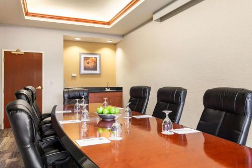 hampton inn and suites denver cherry creek