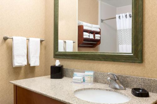 hampton inn houston willowbrook mall