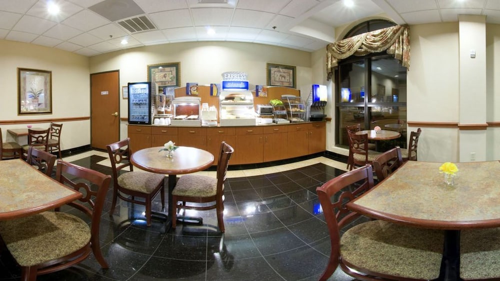 holiday inn express and suites houston memorial park area