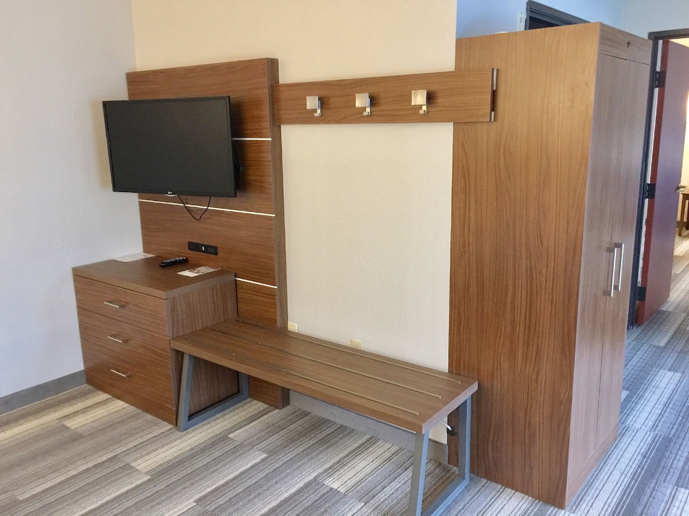 holiday inn express and suites houston memorial park area