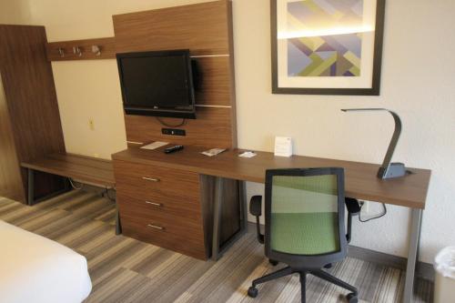 holiday inn express and suites houston memorial park area