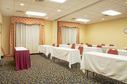 holiday inn express and suites houston memorial park area