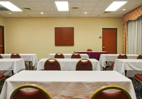 holiday inn express and suites houston memorial park area