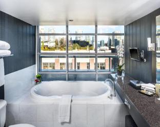 opus hotel vancouver