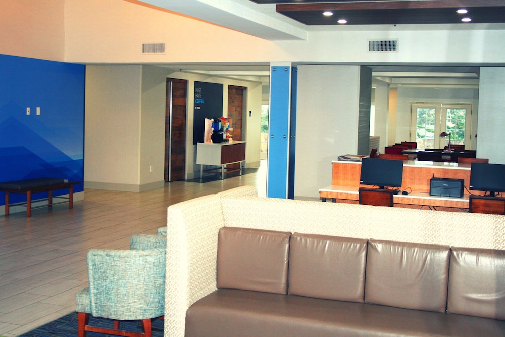 holiday inn express and suites marina state beach area