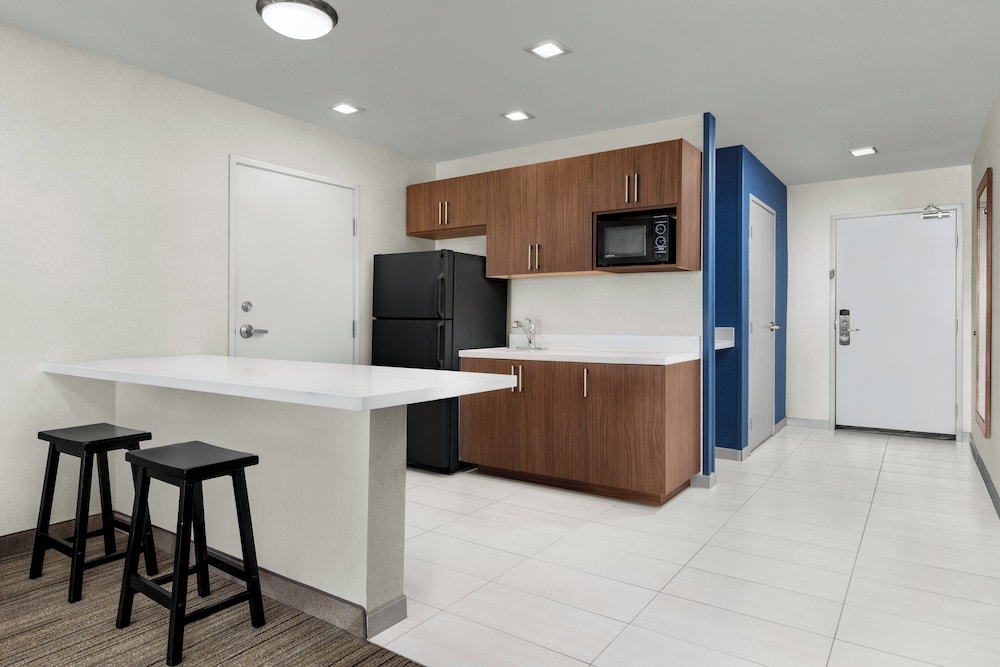 holiday inn express and suites marina state beach area