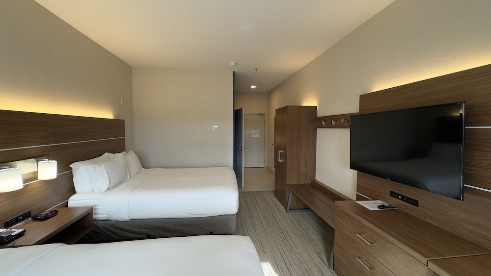holiday inn express and suites marina state beach area