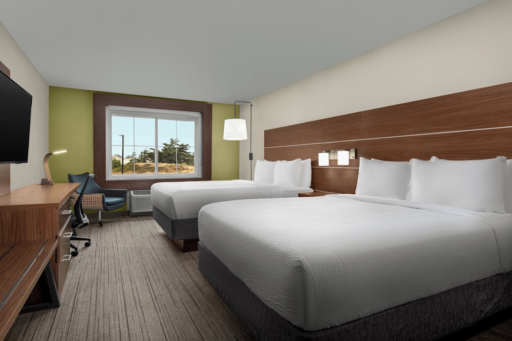 holiday inn express and suites marina state beach area