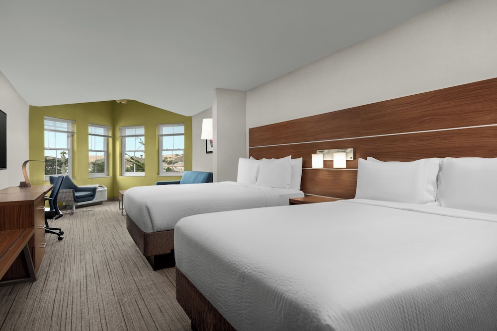 holiday inn express and suites marina state beach area