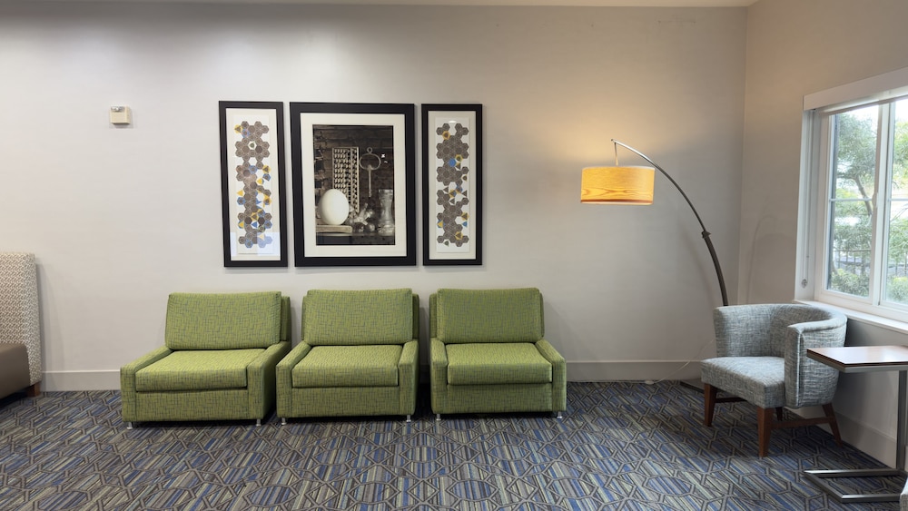 holiday inn express and suites marina state beach area