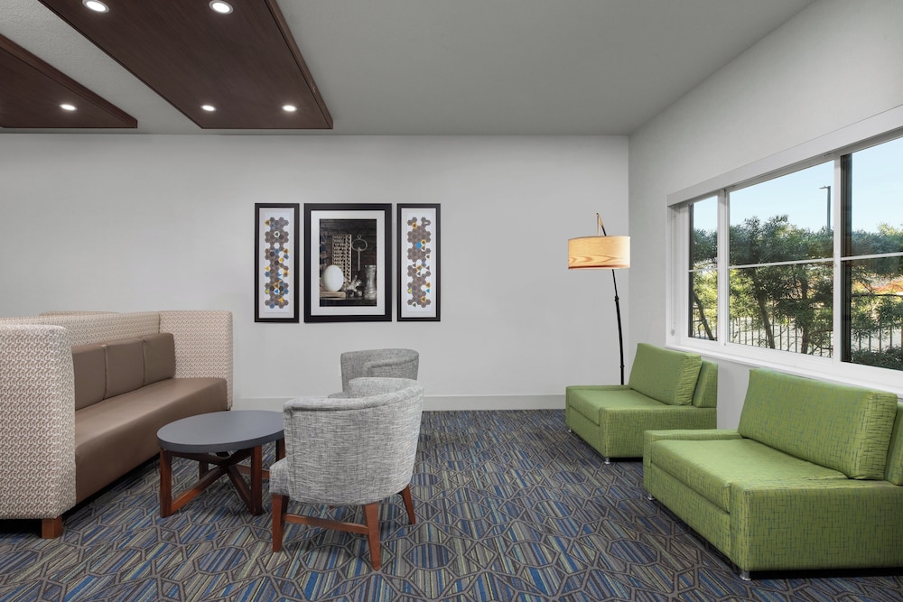 holiday inn express and suites marina state beach area