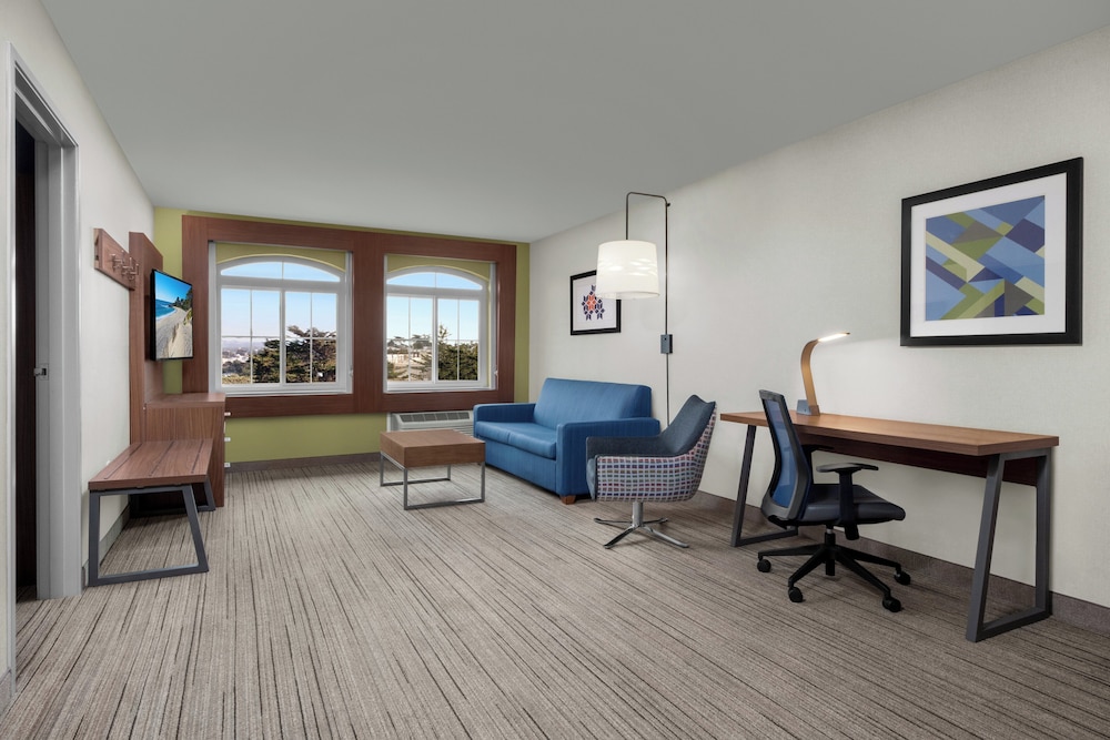 holiday inn express and suites marina state beach area