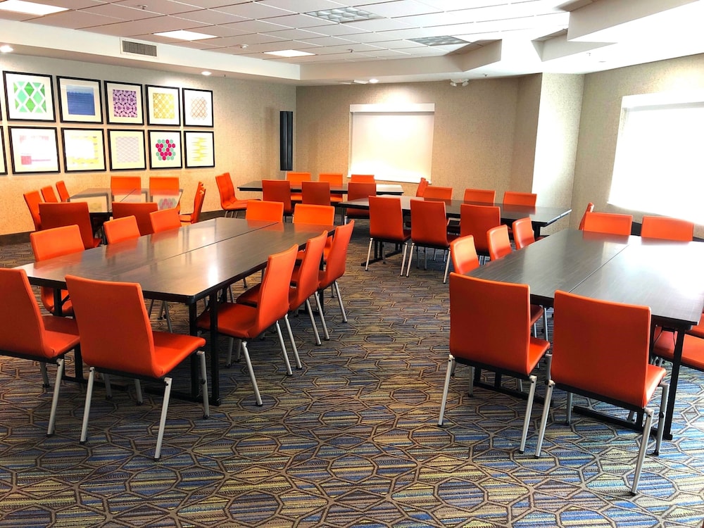 holiday inn express and suites marina state beach area