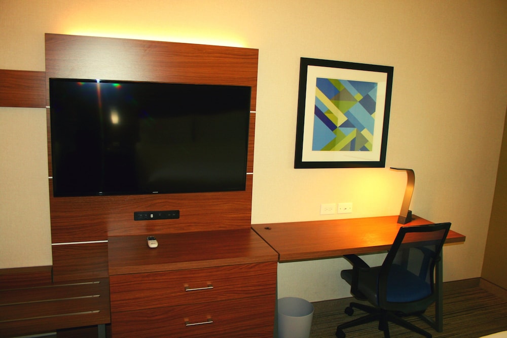 holiday inn express and suites marina state beach area