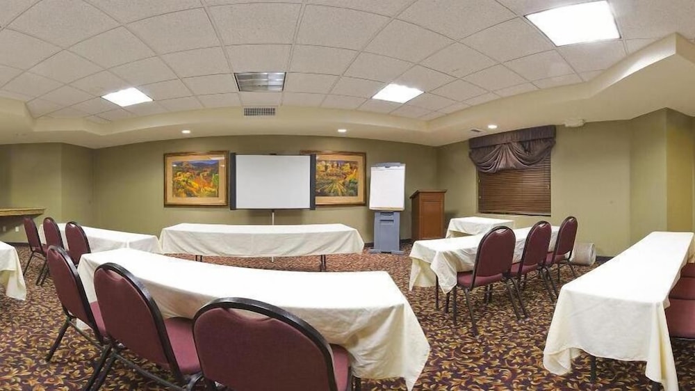 holiday inn express and suites marina state beach area
