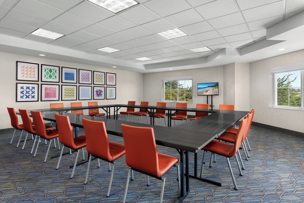 holiday inn express and suites marina state beach area