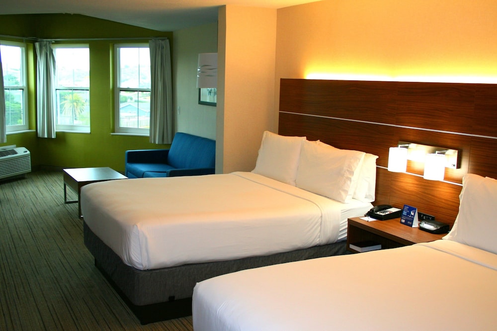 holiday inn express and suites marina state beach area