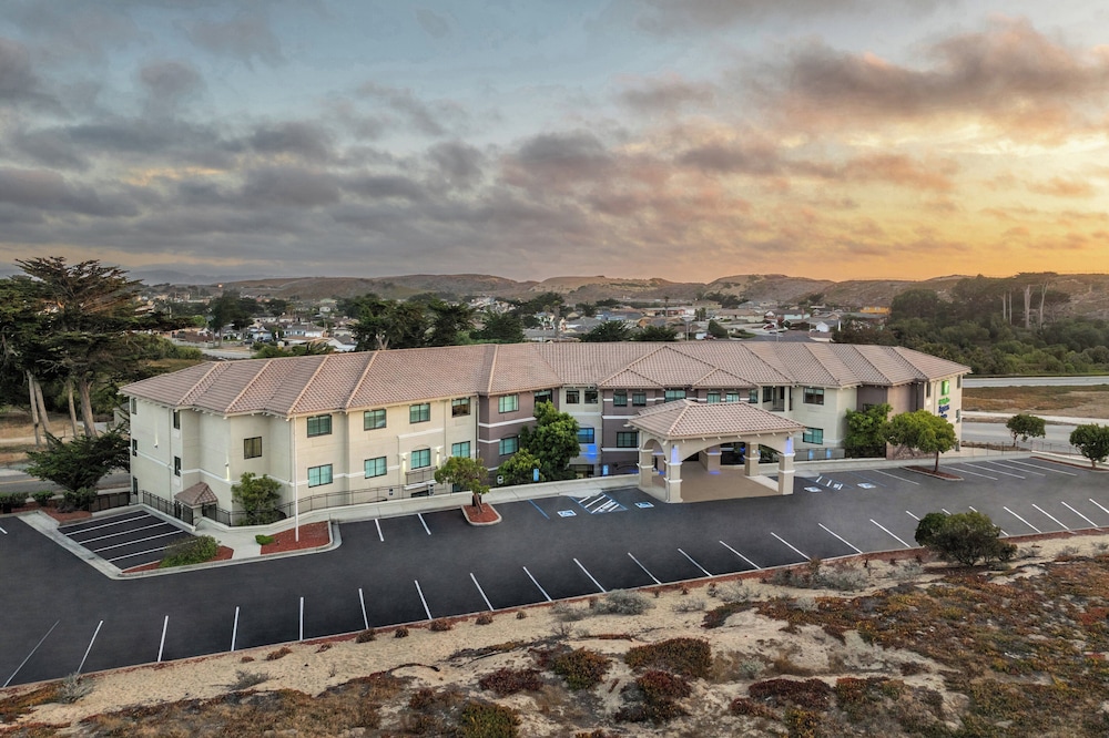 holiday inn express and suites marina state beach area
