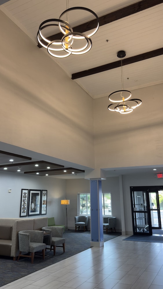 holiday inn express and suites marina state beach area