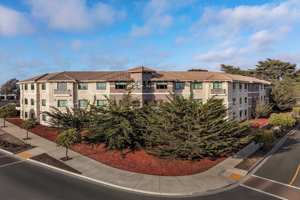 holiday inn express and suites marina state beach area