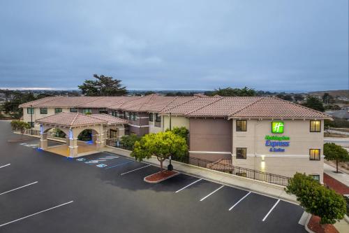 holiday inn express and suites marina state beach area