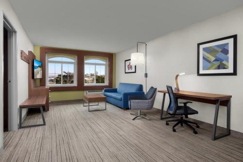 holiday inn express and suites marina state beach area
