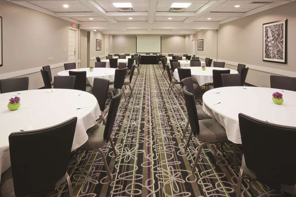 la quinta inn and suites by wyndham minneapolis bloomington w