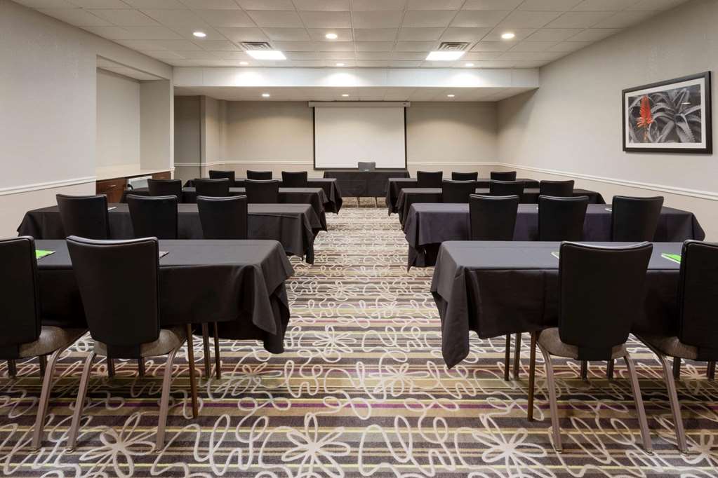 la quinta inn and suites by wyndham minneapolis bloomington w