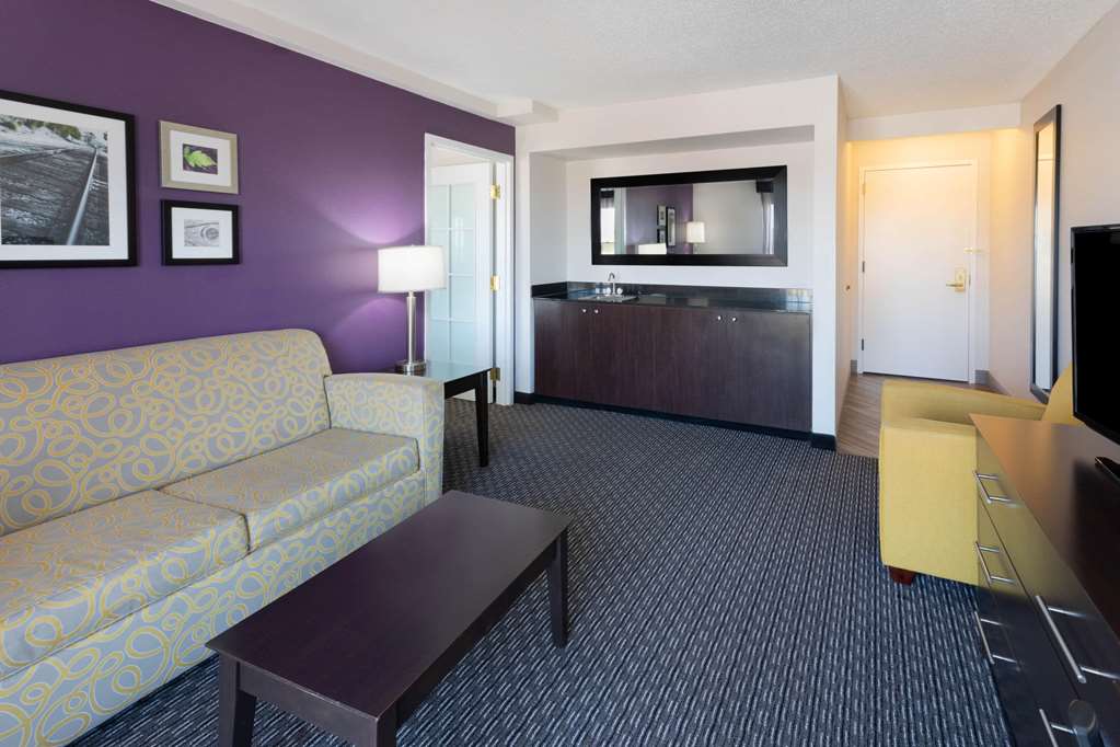 la quinta inn and suites by wyndham minneapolis bloomington w