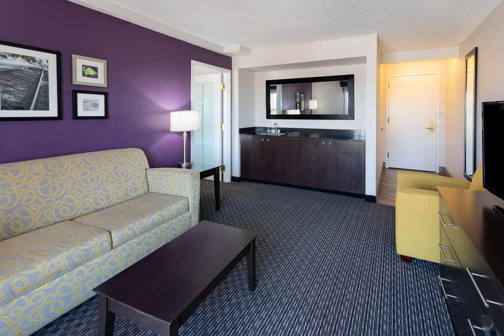 la quinta inn and suites by wyndham minneapolis bloomington w