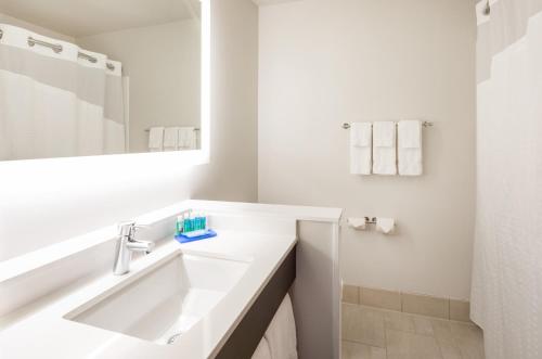 holiday inn express hotel and suites downtown minneapolis by ihg