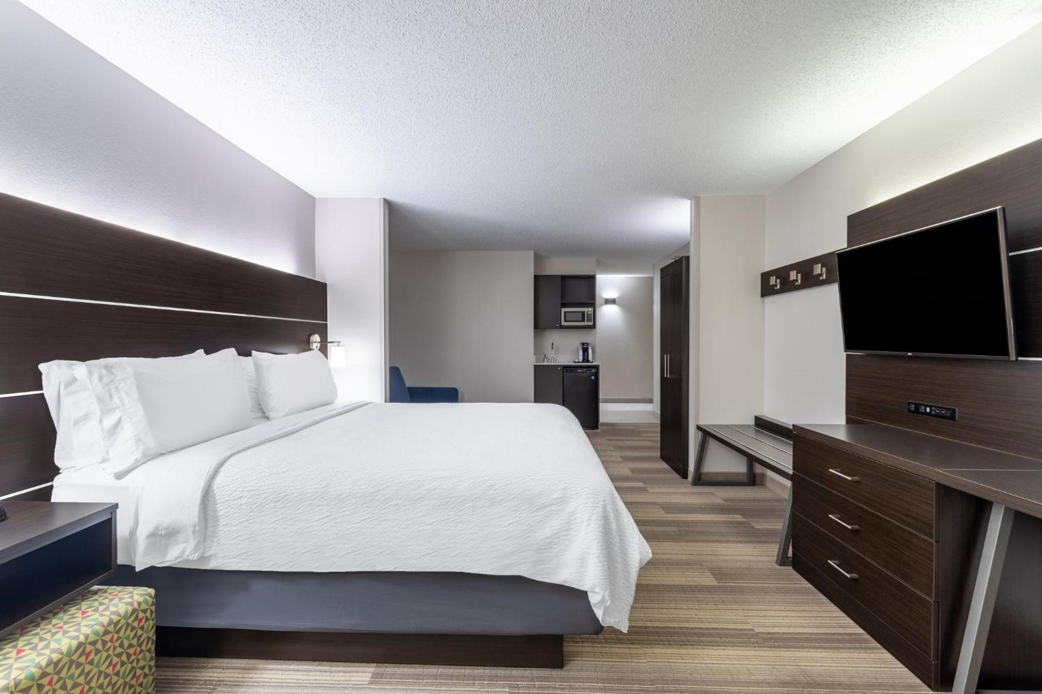 holiday inn express and suites vadnais heights by ihg
