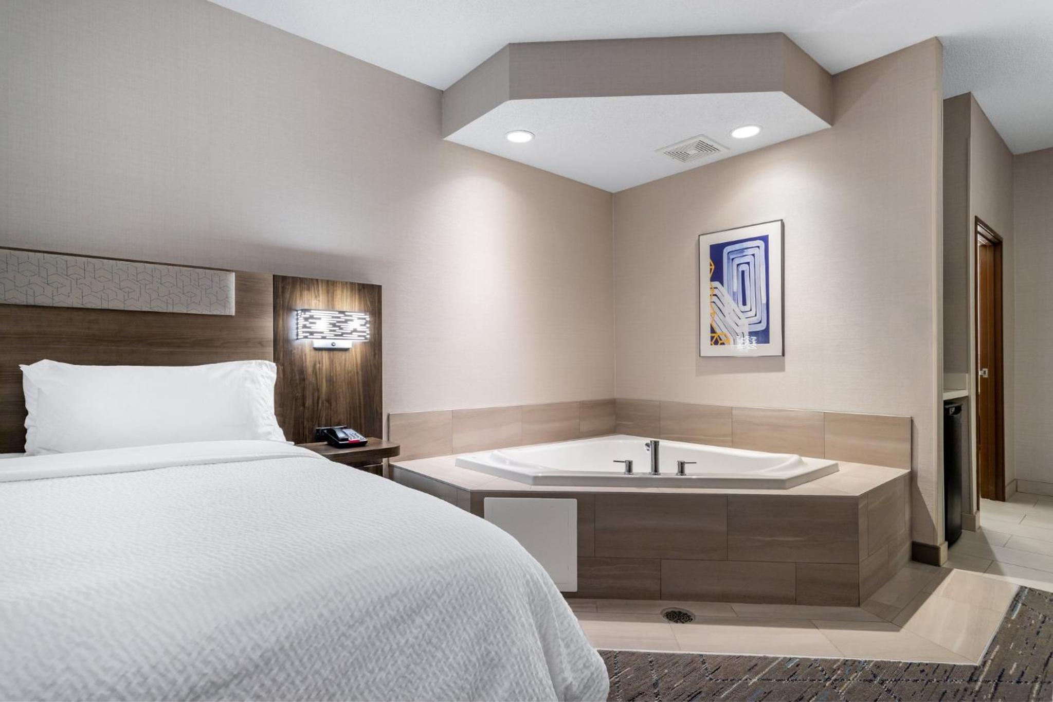 holiday inn express and suites vadnais heights by ihg