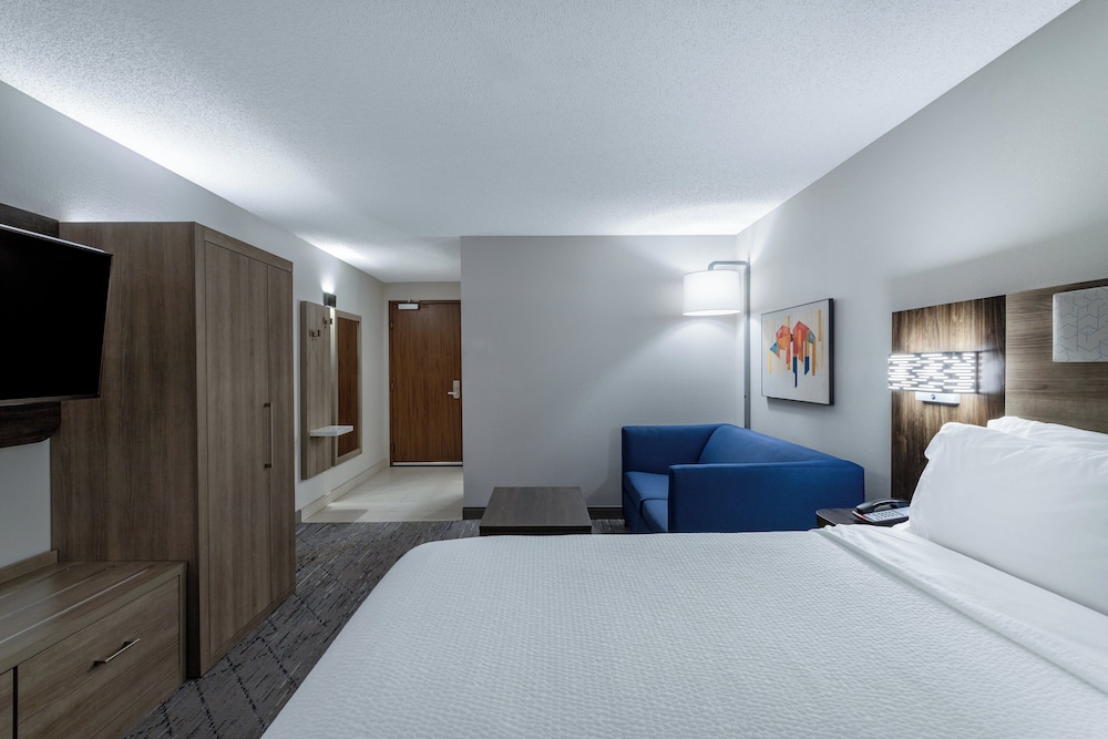 holiday inn express and suites vadnais heights by ihg