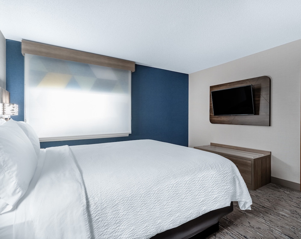 holiday inn express and suites vadnais heights by ihg