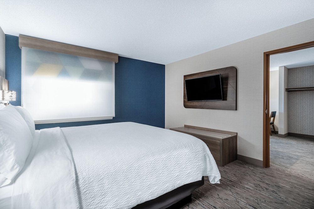 holiday inn express and suites vadnais heights by ihg