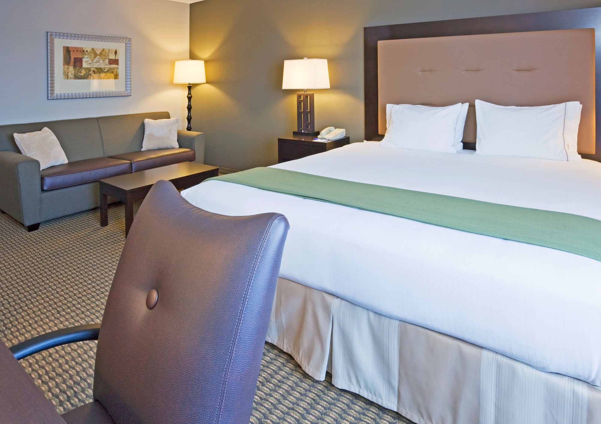 holiday inn express and suites vadnais heights by ihg