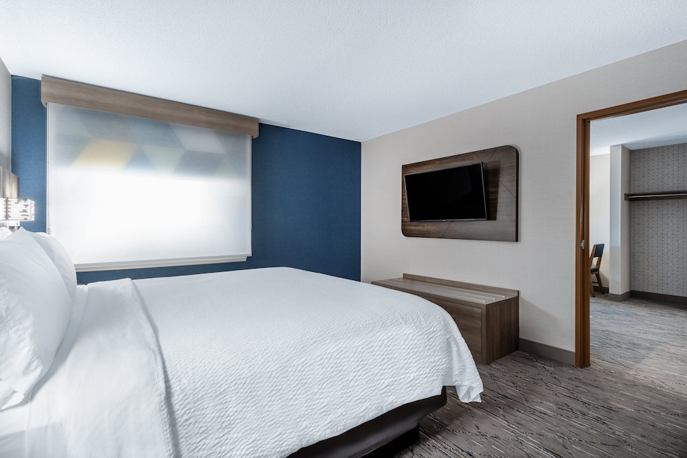 holiday inn express and suites vadnais heights by ihg