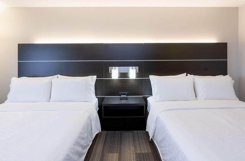 holiday inn express and suites vadnais heights by ihg